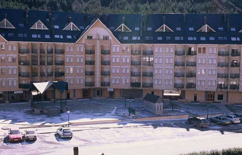 Vivienda Turística Pirineos XXI Apartamento Canfranc Exterior foto